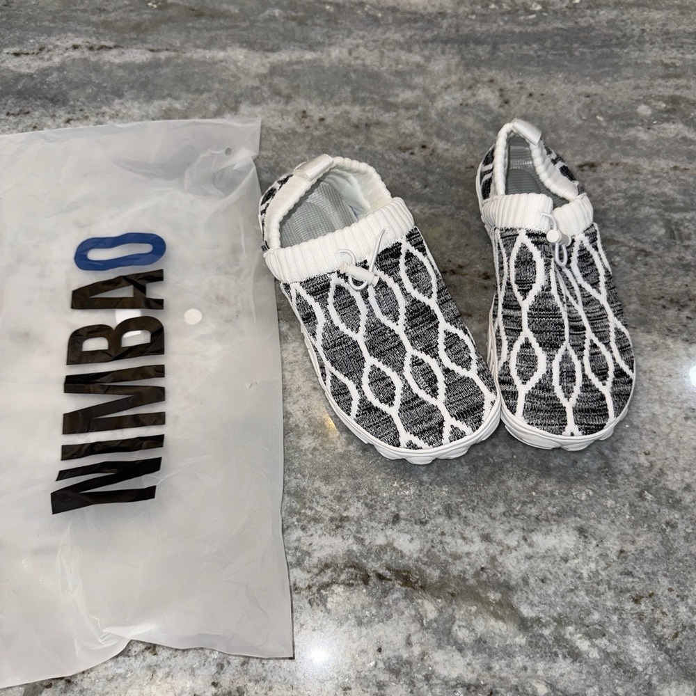 NWT Nimbao Slip On Shoes Barefoot Non-Slip Wide Toe Size Women's 5.5 Stretch